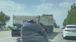 На Иссык-Куле легковушка залетела под прицеп фуры. Видео с места аварии
