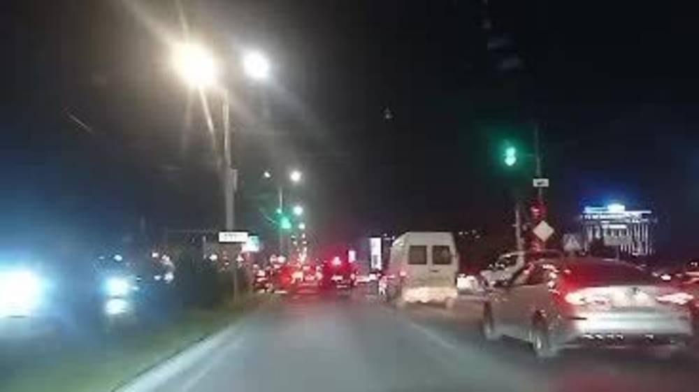 На Токомбаева—Токтоналиева нужен допсигнал на светофоре. Видео горожанина