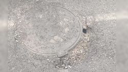 На Чуй-Алматинка вокруг люка просел асфальт, - очевидец На Чуй-Алматинка вокруг люка просел асфальт, - очевидец