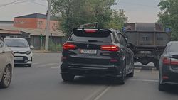 BMW X5 выехал на встречную полосу. Фото