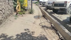 Горожанин жалуется на состояние тротуара. Фото