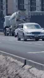 По новой дороге на Токтоналиева ездят большегрузные авто. Видео