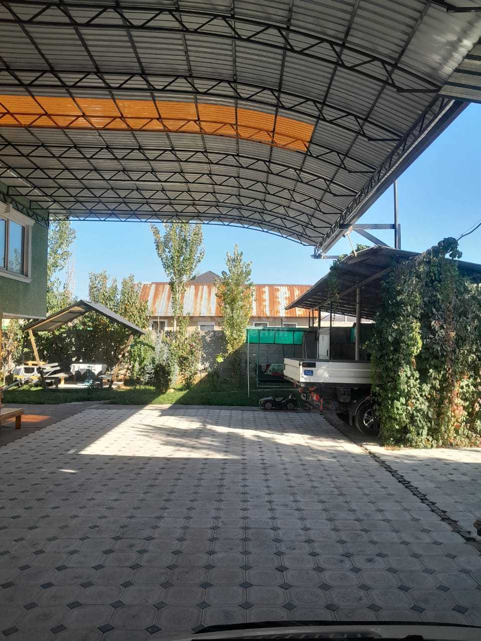 Продаю дом 6-ком. 240кв. м., этаж-2, 8-сот., стена другое, Срочно 2х этажный дом 240кв.м. с комм.помещением 100кв.м. в Ак-Ордо 2.