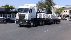 Тягач едет по Донецкой. Фото