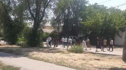 Пробки на Дэн Сяопина: Люди идут пешком. Видео