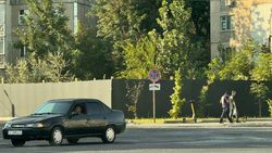 Забор в 6 мкр поставили на частной территории, - мэрия
