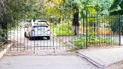 Законно ли огородили дом на Горького—Фатьянова? Ответ мэрии