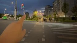 На Тыналиева нет пешеходного перехода. Видео горожанина