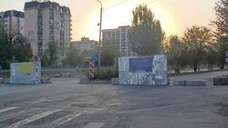 Еще один участок дороги по Льва Толстого закрыли. Фото