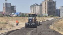 Альтернатива проспекту Айтматова: Начались работы по укладке асфальта. Видео