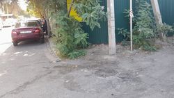 «Тазалык» убрал мусор на ул.Славянской после жалобы горожанина. Фото мэрии «Тазалык» убрал мусор на ул.Славянской после жалобы горожанина. Фото мэрии