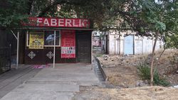 Павильон закрывает вход во двор на Шопокова. Фото горожанина Павильон закрывает вход во двор на Шопокова. Фото горожанина