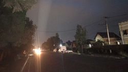 На ул.Фрунзе нет освещения. Фото горожанина На ул.Фрунзе нет освещения. Фото горожанина