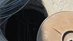 Открытый колодец на Суюмбаева, рядом никого нет. Видео Открытый колодец на Суюмбаева, рядом никого нет. Видео