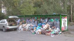 Свалка мусора в 12 мкр Свалка мусора в 12 мкр