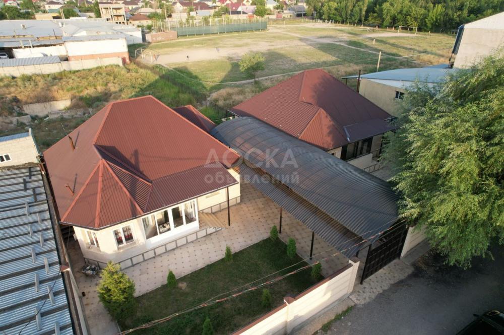 Продаю дом 8-ком. 210кв. м., этаж-1, 8-сот., стена кирпич, Ж/М Ак Өрго ориентир ресторан Ак Өргө.