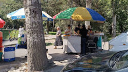 Стихийных торговцев за ЦУМом оштрафовали, а они снова вернулись. Фото горожанина Стихийных торговцев за ЦУМом оштрафовали, а они снова вернулись. Фото горожанина