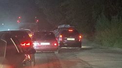 Водители массово объезжают пробку на Жибек Жолу по обочине. Видео Водители массово объезжают пробку на Жибек Жолу по обочине. Видео