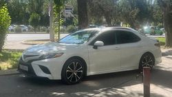 «Камри» припарковали на тротуаре в Асанбае. Фото «Камри» припарковали на тротуаре в Асанбае. Фото