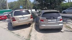 Парковка на газоне на улице Буденного. Ответ мэрии