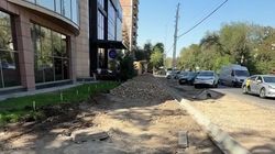 Тротуар на Московской перекопали. Видео