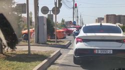 «Три машины одновременно». Горожанин просит навести порядок на перекрестке Масалиева-Бакаева. Видео