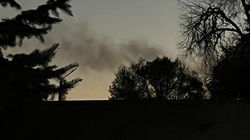 Возле здания «Зеленстроя» что-то горит. Фото горожанина