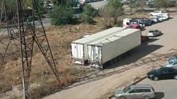 Ул.Исакеева превратилась в стоянку грузовых авто. Видео