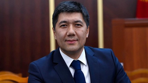 мелис тургунбаев