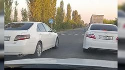 Водители по обочине объезжают пробку на объездной города Ош, - очевидец Водители по обочине объезжают пробку на объездной города Ош, - очевидец
