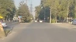 Водитель жалуется на состояние дороги на проспекте Чуй. Видео