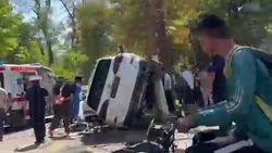 Оторвали дорожный знак. Еще одно видео с места аварии на ул.Фрунзе