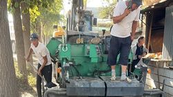 На Гагарина начали укладывать асфальт на тротуаре. Фото мэрии