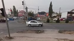 Горожанин показал состояние тротуара на ул.Месароша. Видео