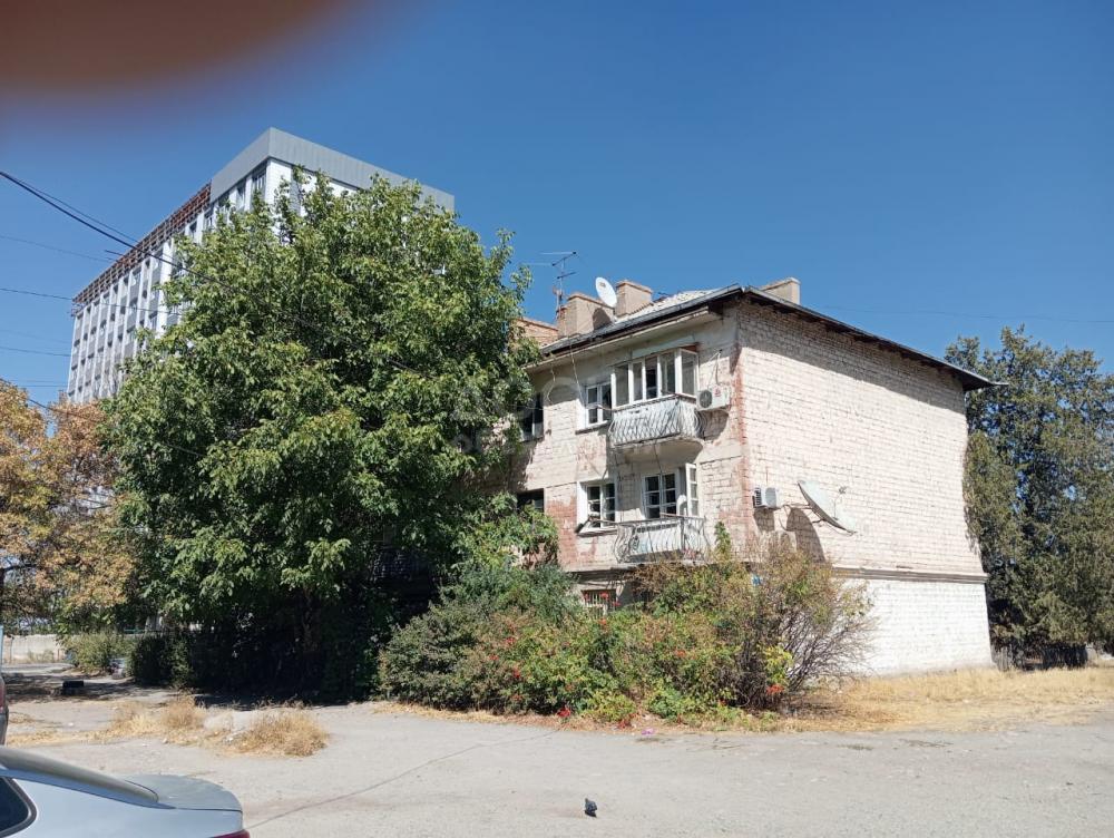 Продаю 2-комнатную квартиру, 42кв. м., этаж - 2/3, Ахунбаева\Панфилова.