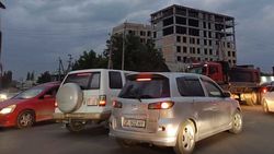 Полный хаос на перекрестке Жибек Жолу—Лермонтова. Фото горожанина