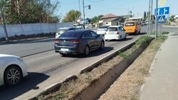 На Ахунбаева сняли слой асфальта и оставили. Фото