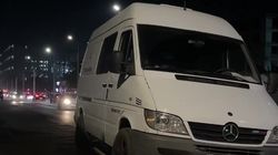 Бус со штрафами 12 тыс. сомов припарковали, закрывая обзор другим водителям. Видео