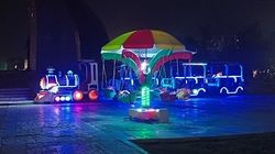 Паровозики на площади Победы. Фото горожанин Паровозики на площади Победы. Фото горожанин