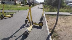 С тротуара на Ахунбаева убрали самокаты, - мэрия. Фото С тротуара на Ахунбаева убрали самокаты, - мэрия. Фото