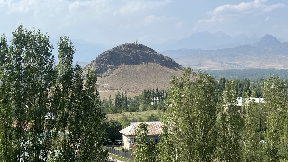 Гора Таш-Төбө в городе Кербен