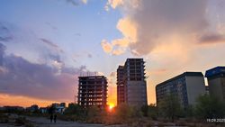 Красивый закат в Бишкек. Фото