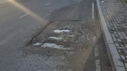 На Репина перековали кусок асфальта и оставили. Фото На Репина перековали кусок асфальта и оставили. Фото