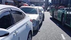 Остановка на Алматинке заставлена машинами. Видео Остановка на Алматинке заставлена машинами. Видео