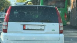 В Бишкеке замечена «Хонда» с нечитаемыми номерами. Фото