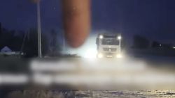 Жители Өскөн-Ордо жалуются на пыль, они просят поливать дорогу. Ответ мэрии Жители Өскөн-Ордо жалуются на пыль, они просят поливать дорогу. Ответ мэрии