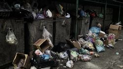 Мусор из 8 мкр столицы вывезен Мусор из 8 мкр столицы вывезен