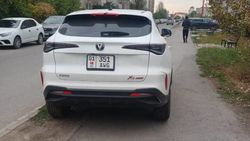 Водитель припарковал свой автомобиль на тротуаре в мкр Джал