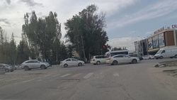 На Жибек Жолу-Лермонтова образовалась яма На Жибек Жолу-Лермонтова образовалась яма