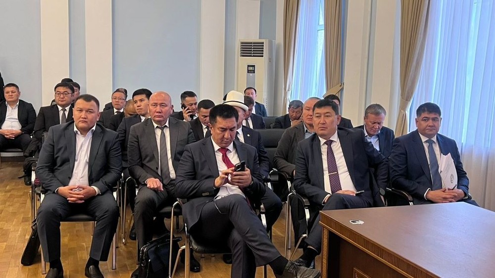 Полномочные представители президента - Э.Джумаев, А.Шаменов, Т.Текебаев, Э.Джантаев и К.Джумагазиев